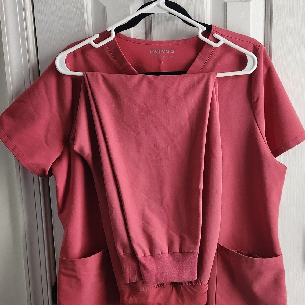 Mandala Scrubs Large Large Petite